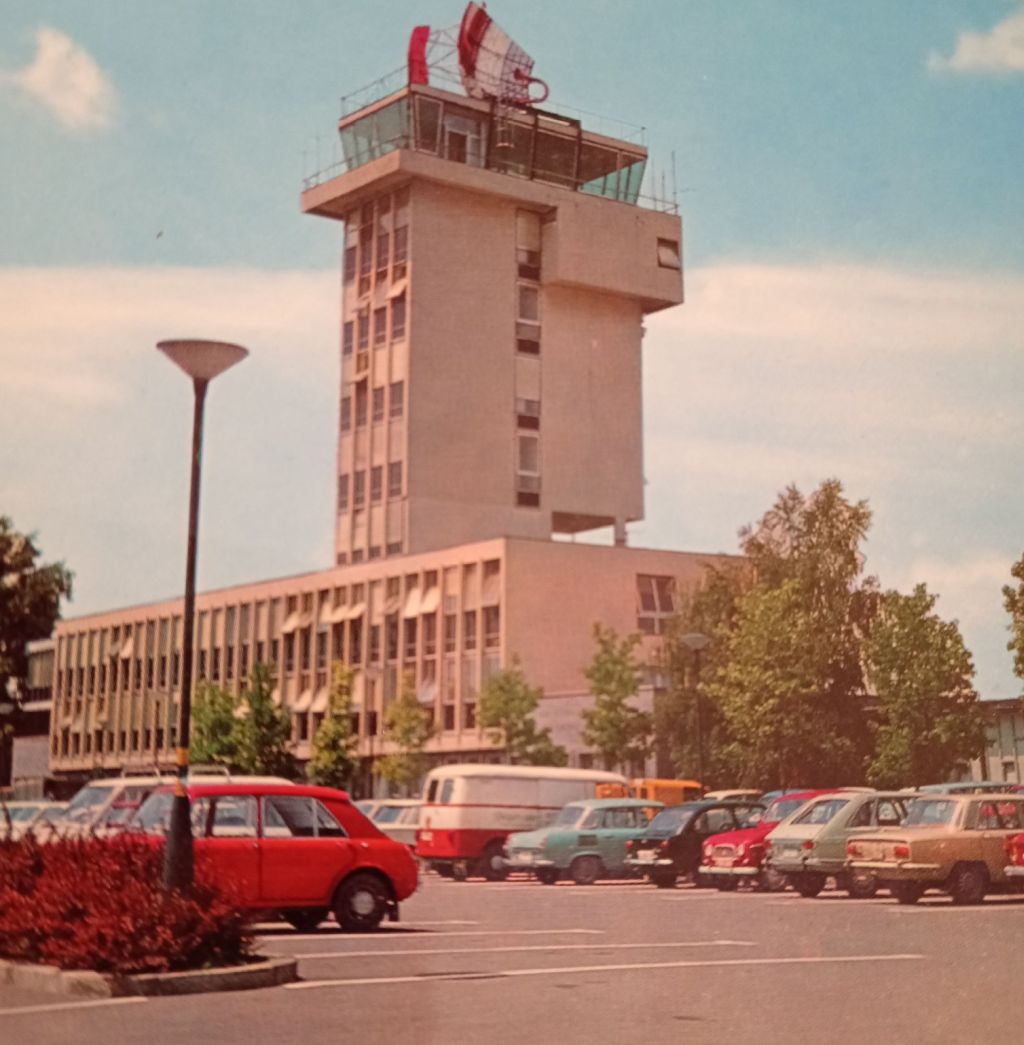 Zračna luka Pleso, kontrolni toranj